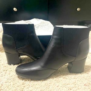 BRAND NEW Naturalizer black bootie size 8